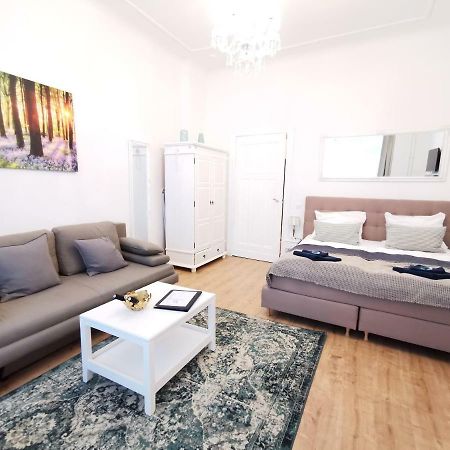 Kvh By Rockchair Apartments L Superhost Status L Boxspringbett Am Schloss Charlottenburg Welcomes You! برلين المظهر الخارجي الصورة